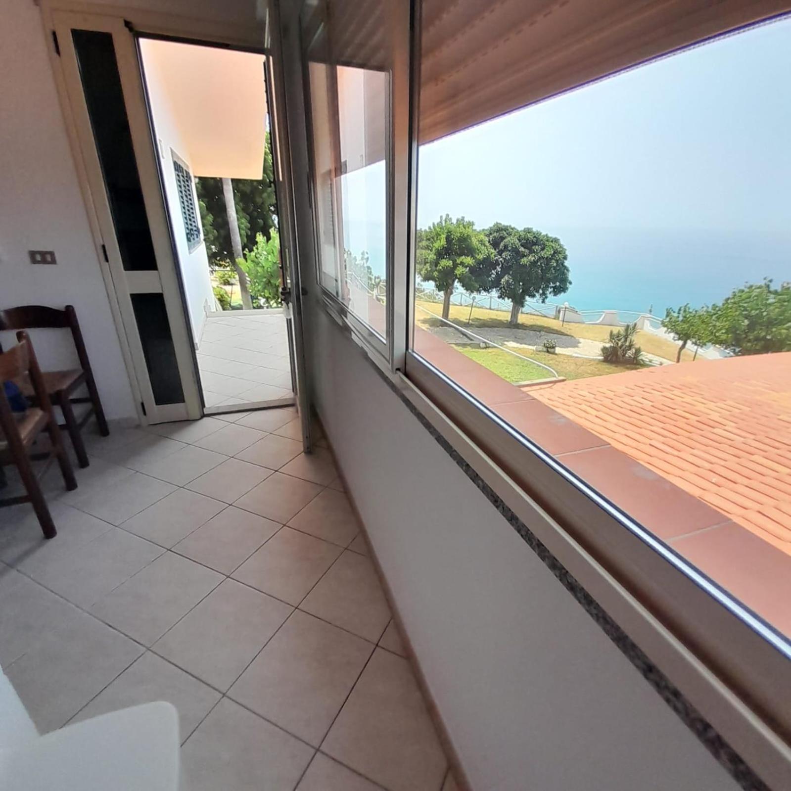 Residence Araba Fenice Тропеа Екстериор снимка