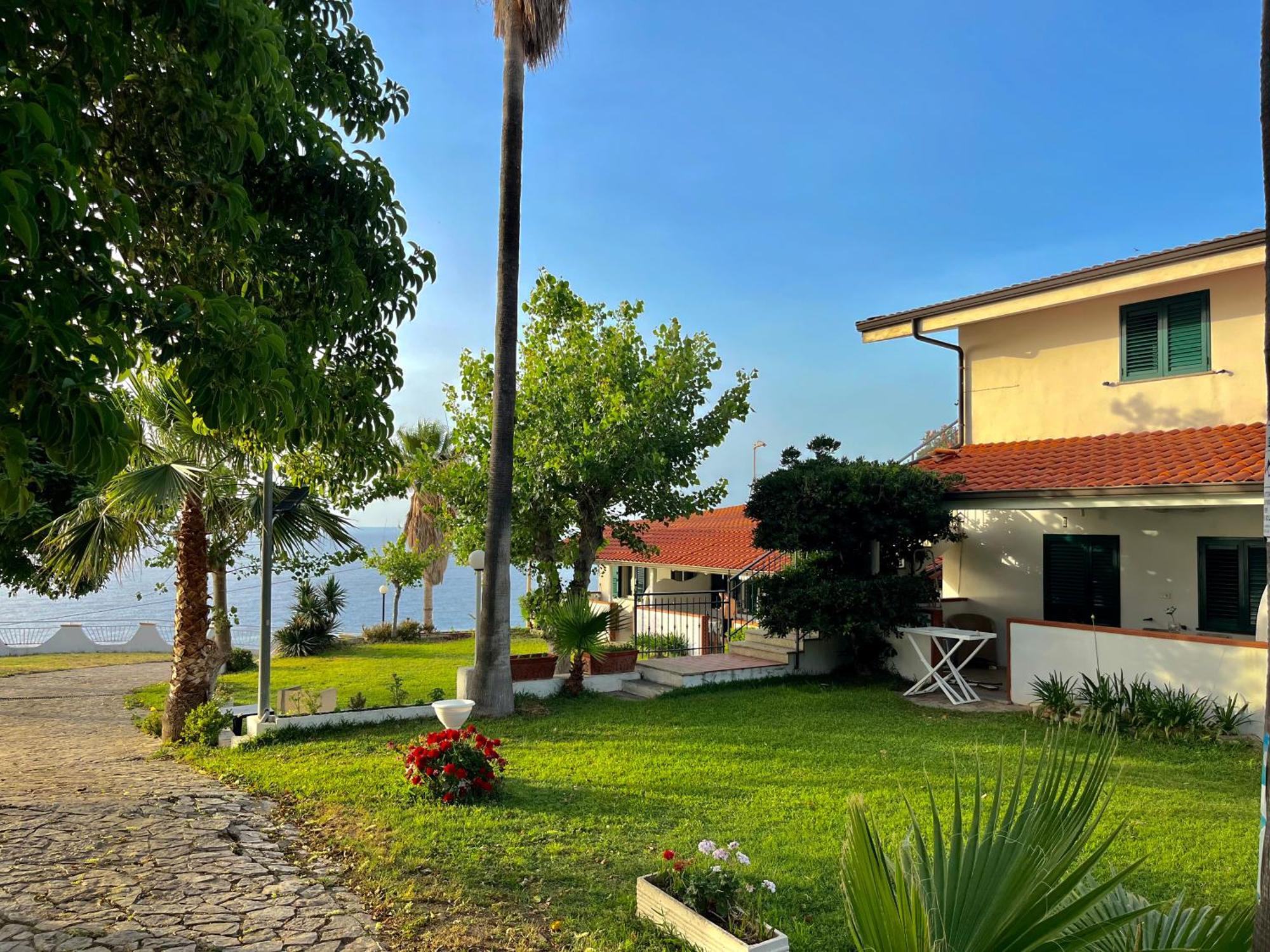 Residence Araba Fenice Тропеа Екстериор снимка